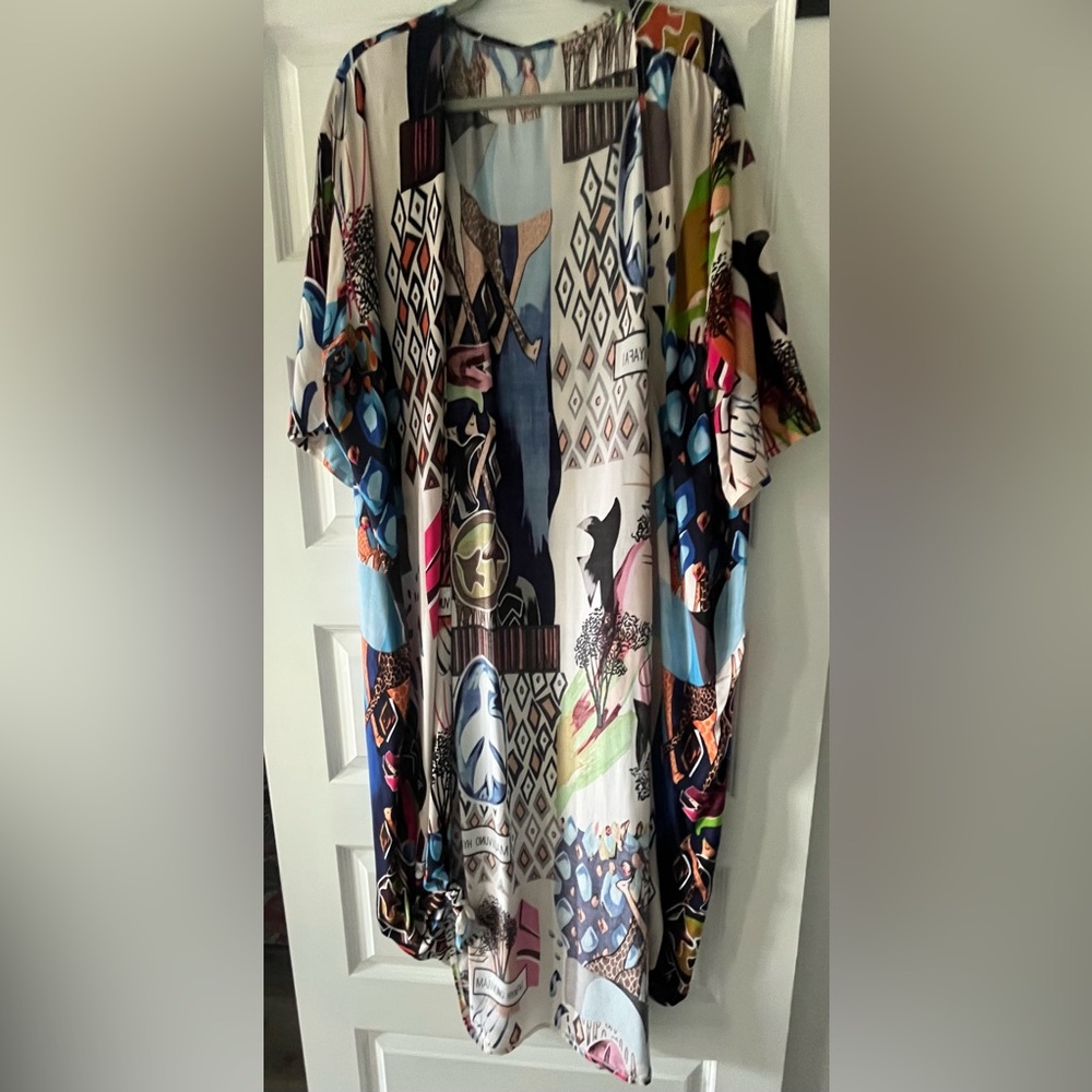 VENUS Multicolor Graphic Swim Coverup